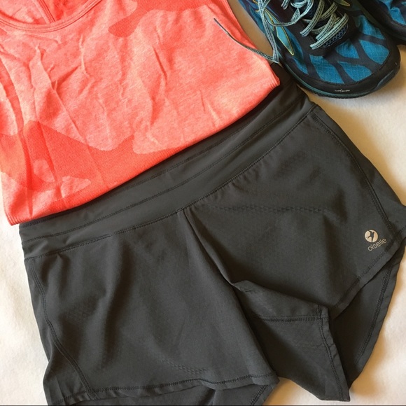oiselle Pants - Oiselle Embossed Roga Shorts Charcola Size 2